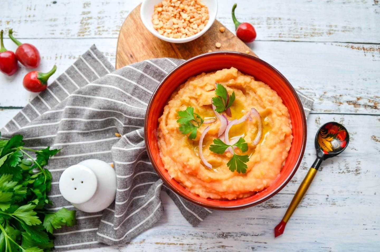 Гороховая каша с копченостями